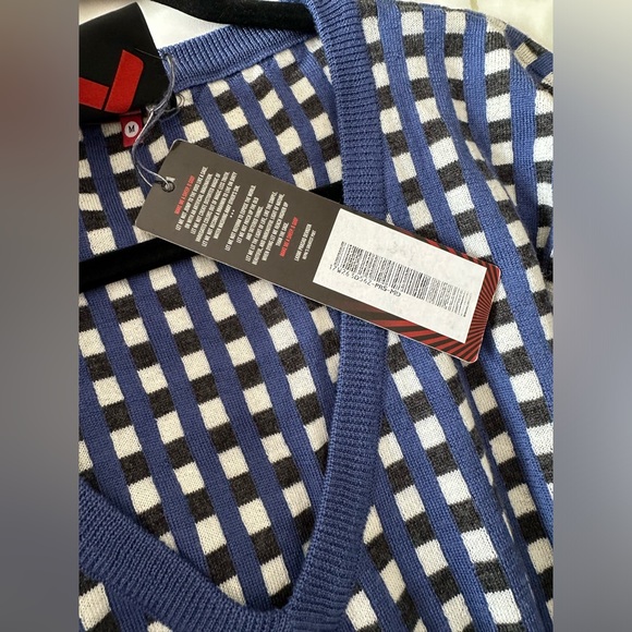 Happy Sheep NWT Size Medium blue Square and cream V neck super soft - Picture 8 of 8